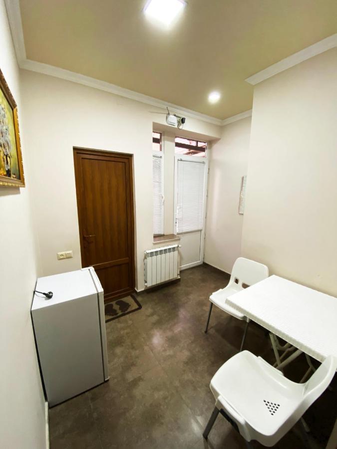 Domino Yerevan Hostel And Hotel Exterior photo