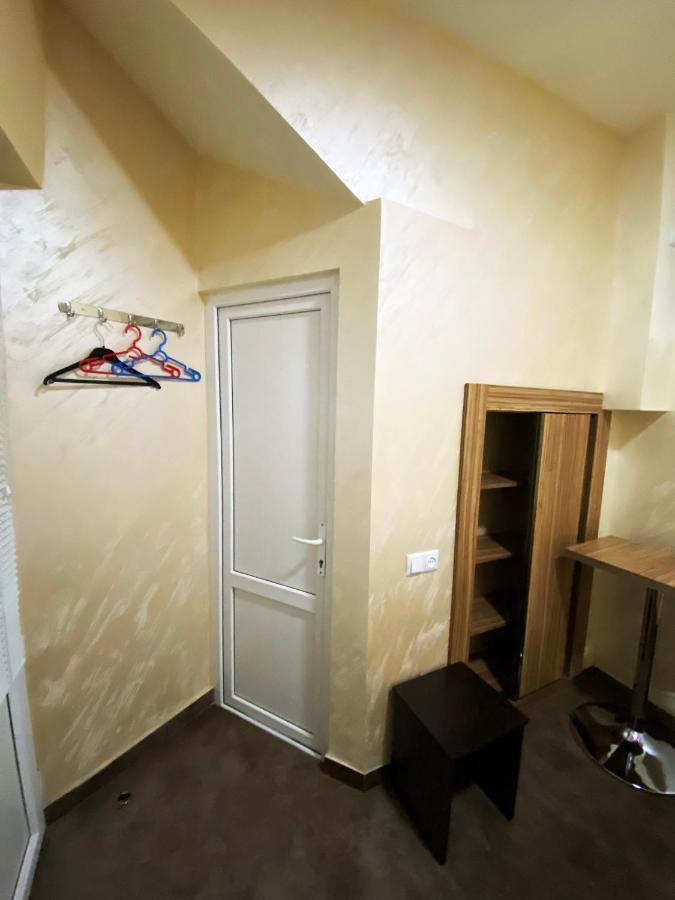 Domino Yerevan Hostel And Hotel Exterior photo
