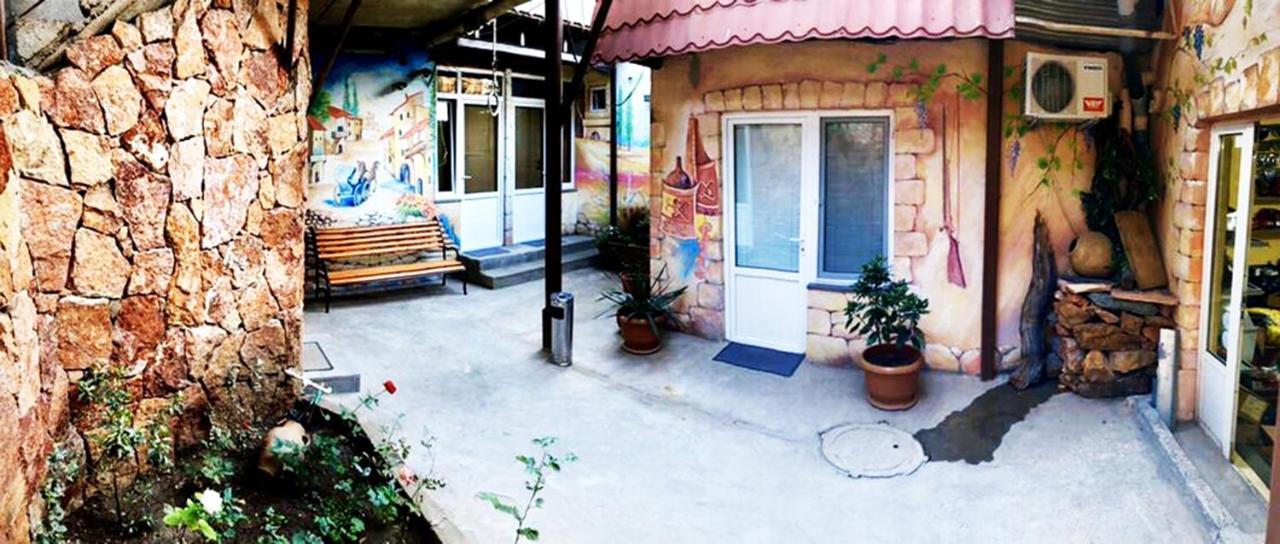 Domino Yerevan Hostel And Hotel Exterior photo