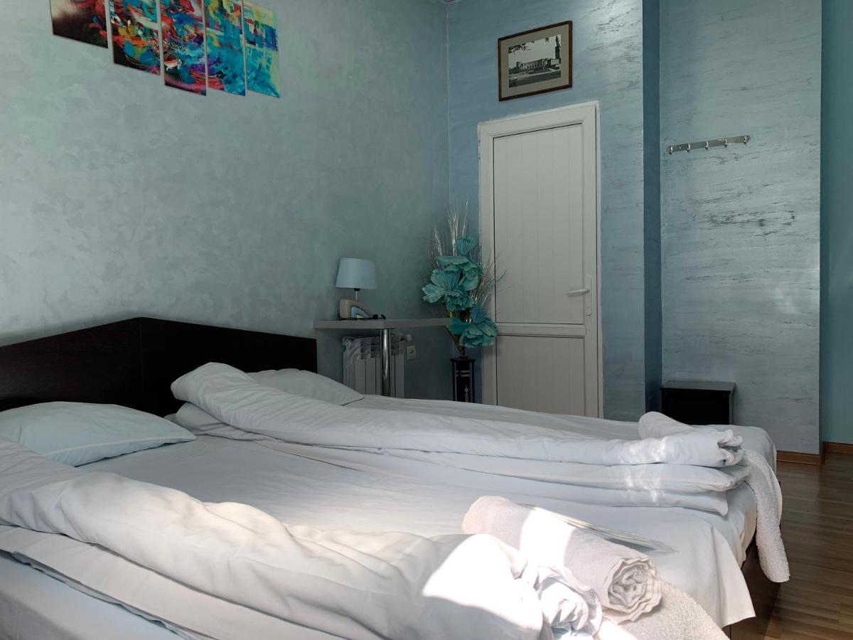 Domino Yerevan Hostel And Hotel Exterior photo