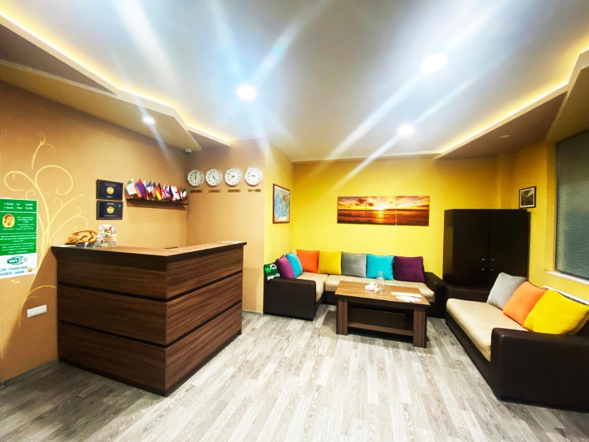 Domino Yerevan Hostel And Hotel Exterior photo