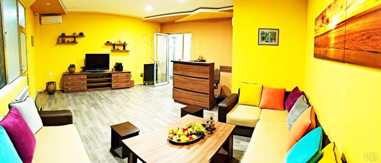 Domino Yerevan Hostel And Hotel Exterior photo