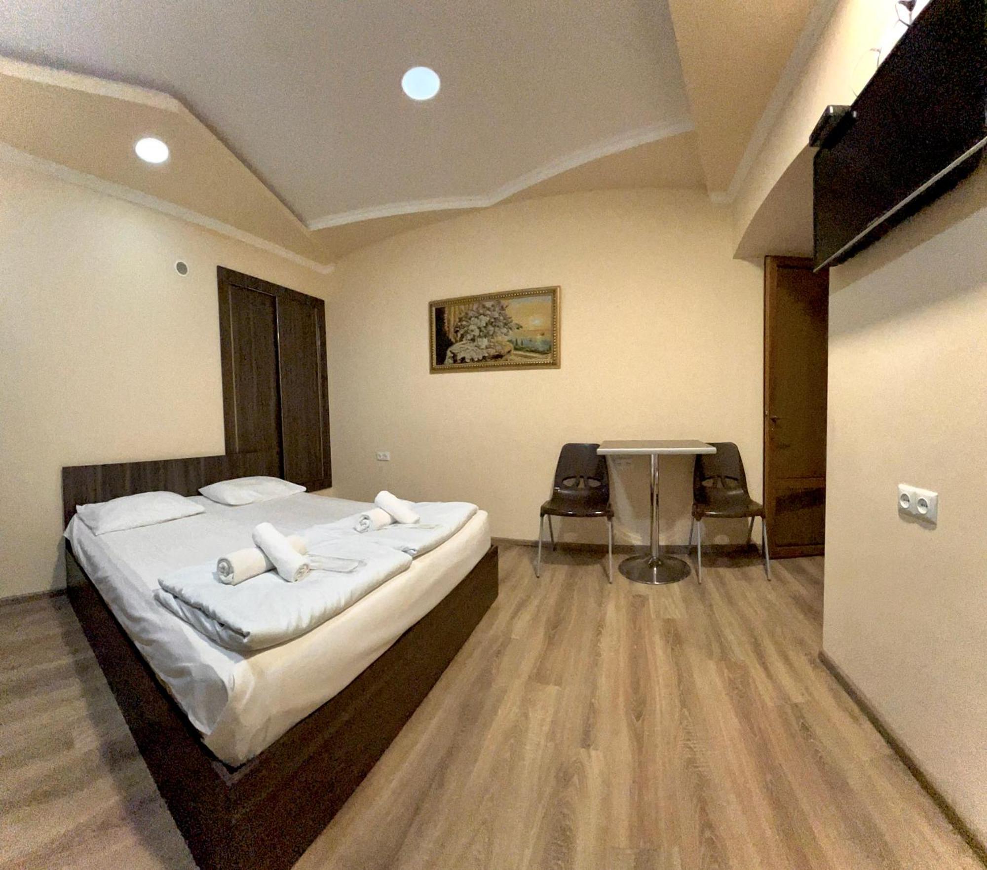 Domino Yerevan Hostel And Hotel Exterior photo